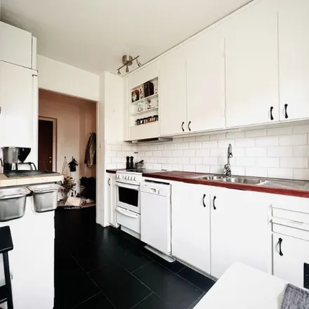 Rent this 2 bed apartment on Nolbyplan 5 in 654 64 Karlstad, Sweden