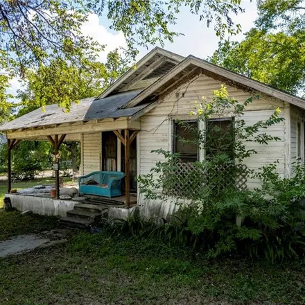 Image 4 - 1205 Saint Peter Street, Gonzales, TX 78629, USA - House for sale