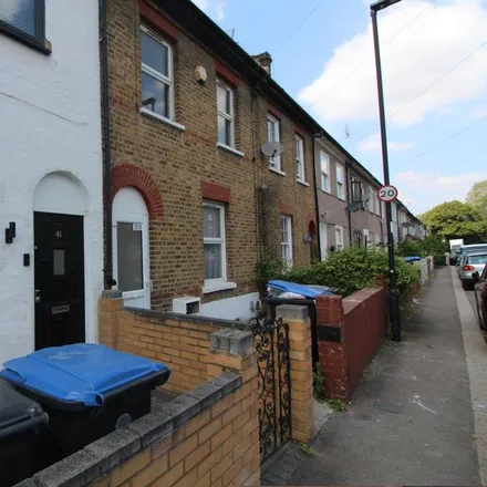 Image 1 - 45 Medcalf Road, Enfield Lock, London, EN3 6HL, United Kingdom - Townhouse for rent