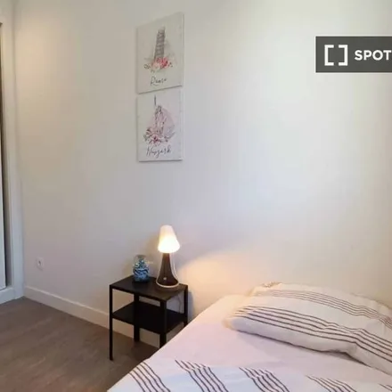 Rent this 3 bed room on Avenida de Ángel Saavedra in 5, 28529 Rivas-Vaciamadrid