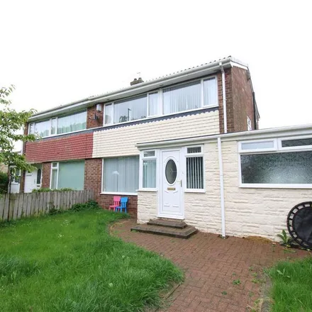 Rent this 3 bed duplex on Westgarth in Newcastle upon Tyne, NE5 4PE