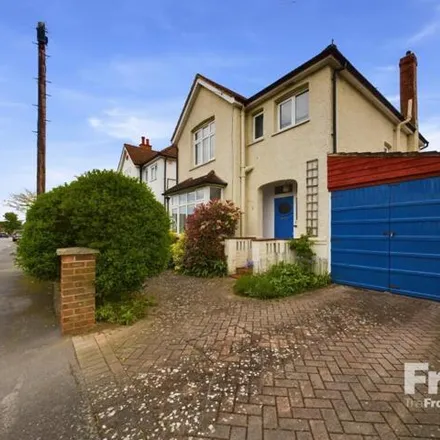 Buy this 3 bed house on Wellington Road in Ashford, TW15 3RJ