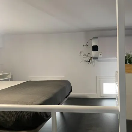 Rent this 1 bed apartment on Madrid in Calle de Blasco de Garay, 50