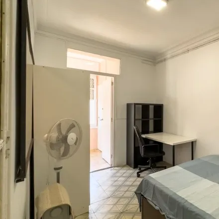 Rent this 2 bed room on Carrer de Vila i Vilà in 54, 08004 Barcelona