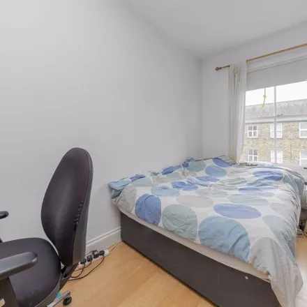 Rent this 3 bed apartment on Charteris Road in London, N4 3AB