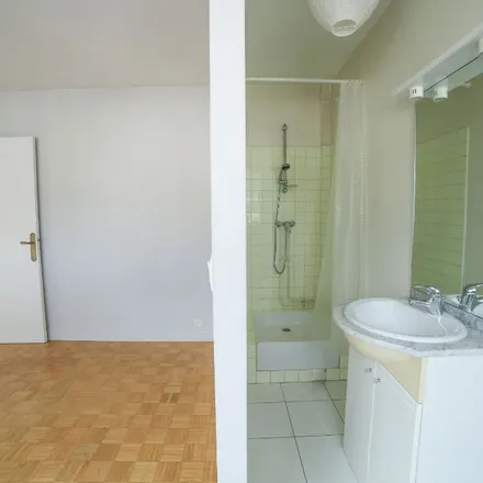 Rent this 5 bed apartment on 170 Boulevard de l'Europe in 76100 Rouen, France