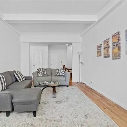 Image 5 - 105-02 67th Drive, New York, NY 11375, USA - Apartment for sale