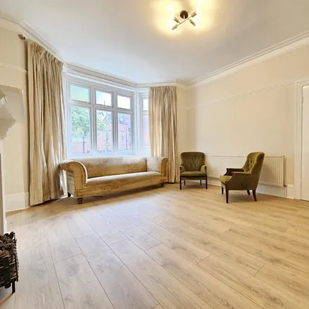 Image 3 - Lodge Road, London, NW4 4DG, United Kingdom - Townhouse for rent