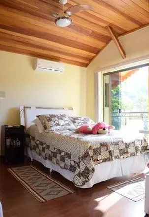 Buy this 3 bed house on Estrada de Cascatinha in Cascatinha, Petrópolis - RJ