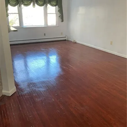 Rent this 3 bed apartment on 18 Regina Place in City of Yonkers, NY 10703