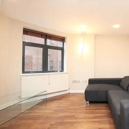 Image 2 - Jacob Mansions, 1-3 Umberston Street, St. George in the East, London, E1 1PZ, United Kingdom - Apartment for rent