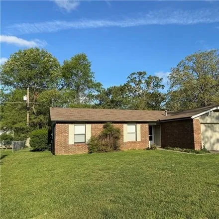 Rent this 3 bed house on 2891 North Susan Carol Avenue in Fayetteville, AR 72703