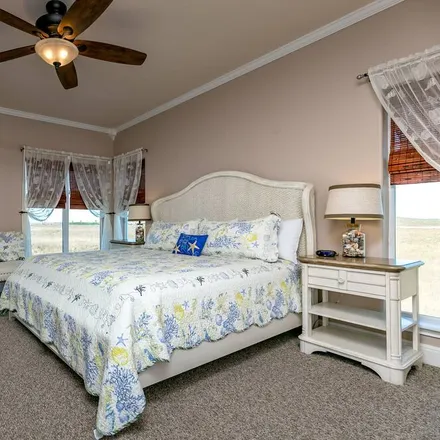 Rent this 5 bed house on Port Aransas in TX, 78373