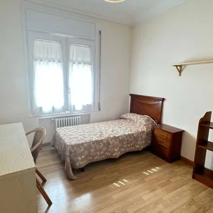 Image 4 - Calle Genoveva Torres Morales, 50006 Zaragoza, Spain - Apartment for rent