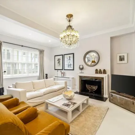 Rent this 3 bed townhouse on 150 Pavilion Road in London, SW1X 0BP