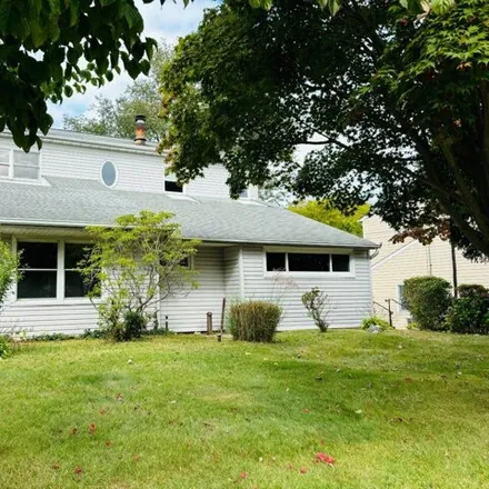 Rent this 4 bed house on 27 Bryant Rd in Glen Cove, New York