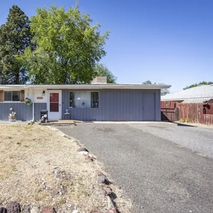 Buy this 3 bed house on 575 South Rainier Street in Kennewick, WA 99336