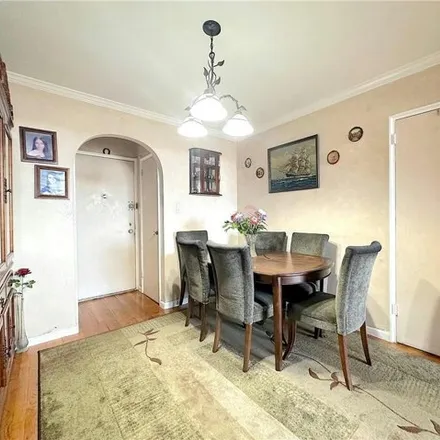Image 7 - 3060 Ocean Avenue, New York, NY 11235, USA - Apartment for sale