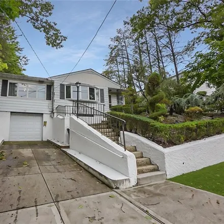 Buy this 4 bed house on 106 Sparkill Avenue in New York, NY 10304
