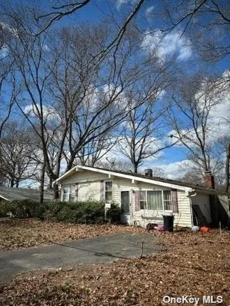 Image 7 - 33 Wood Avenue, Brookhaven, Mastic, NY 11950, USA - House for sale