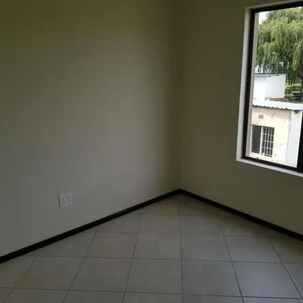 Image 5 - Silver Street, Goedeburg, Gauteng, 1518, South Africa - Apartment for rent