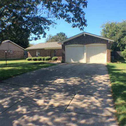 Rent this 3 bed house on 1116 Johnson Street in Benbrook, TX 76126