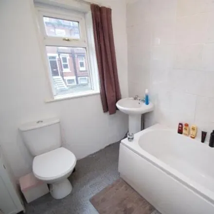 Image 3 - Hessle Road, Leeds, LS6 1EH, United Kingdom - Townhouse for rent