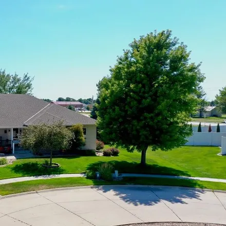 Buy this 4 bed house on 1404 Meadow Road in Grand Island, NE 68803
