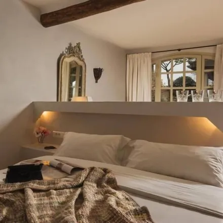 Rent this 1 bed apartment on Chemin de l'Ancienne Gare in 30700 Uzès, France