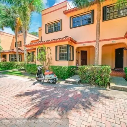 Image 3 - 126 Northeast 17th Court, Fort Lauderdale, FL 33305, USA - House for sale