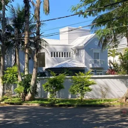 Buy this 8 bed house on Praça do Expedicionário in Avenida Presidente Antônio Carlos, Centro