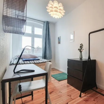 Rent this 5 bed room on Wilsnacker Straße 66 in 10559 Berlin, Germany