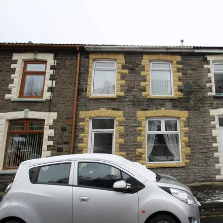 Rent this 3 bed townhouse on Margaret Street in Pontygwaith, CF43 3EH