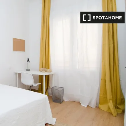 Rent this 6 bed room on La Pocha in Calle de Ponzano, 95