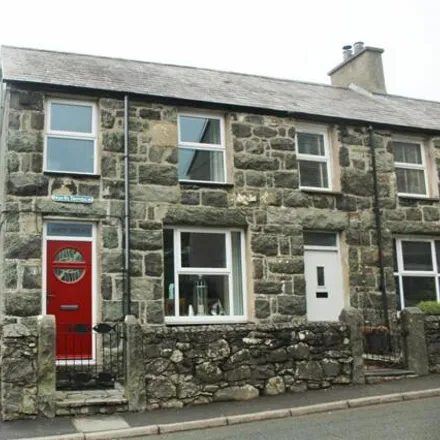 Buy this 2 bed house on Ffordd Caernarfon in Criccieth, LL52 0BA