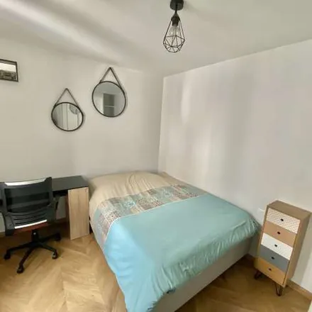 Image 4 - 6 Square des Bouleaux, 75019 Paris, France - Apartment for rent