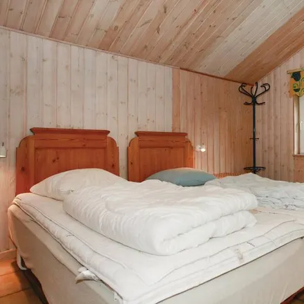 Rent this 4 bed house on 4230 Skælskør