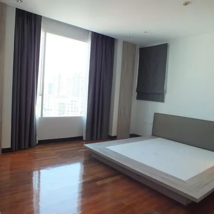 Rent this 5 bed apartment on Bangkok City Hall in Dinso Road, Phra Nakhon District