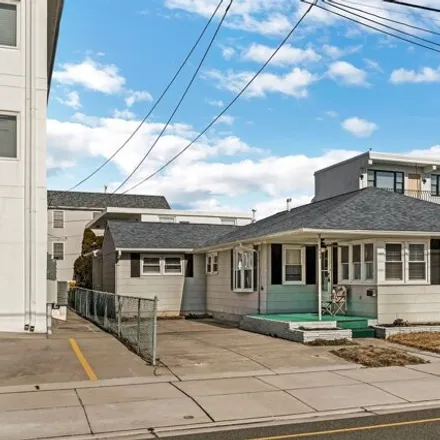 Image 2 - 1668 Ocean Avenue, North Wildwood, Cape May County, NJ 08260, USA - House for sale
