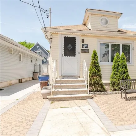 Buy this 3 bed house on 3241 Giegerich Place in New York, NY 10465