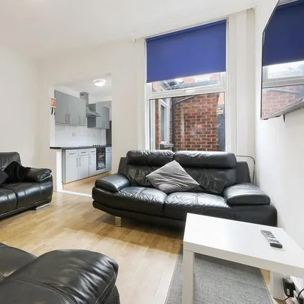 Rent this 5 bed townhouse on 365 Ecclesall Road in Sheffield, S11 8PE