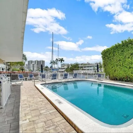 Buy this 1 bed condo on 2810 Northeast 33rd Court in Fort Lauderdale, FL 33306