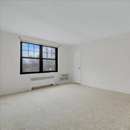 Image 2 - 70-39 Park Drive East, New York, NY 11367, USA - Condo for sale