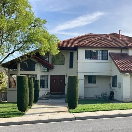 Rent this 4 bed house on 944 Hampswood Way in San Jose, CA 95120