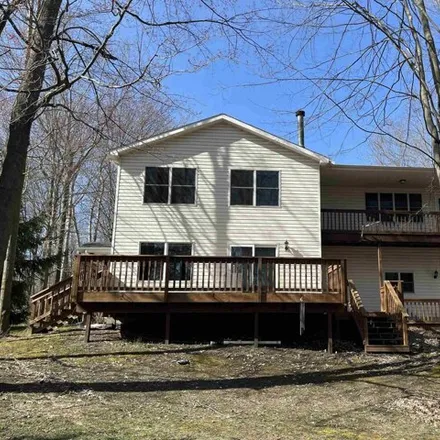 Image 2 - 6803 West Shore Drive, Weidman, Sherman Township, MI 48893, USA - House for sale