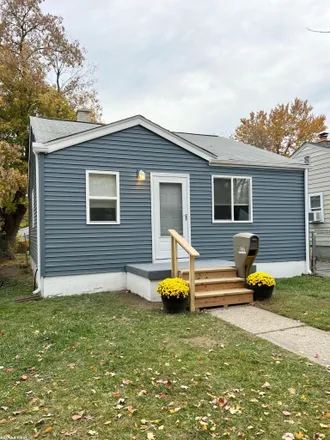 Buy this 2 bed house on 232 West Rutgers Avenue in Pontiac, MI 48340
