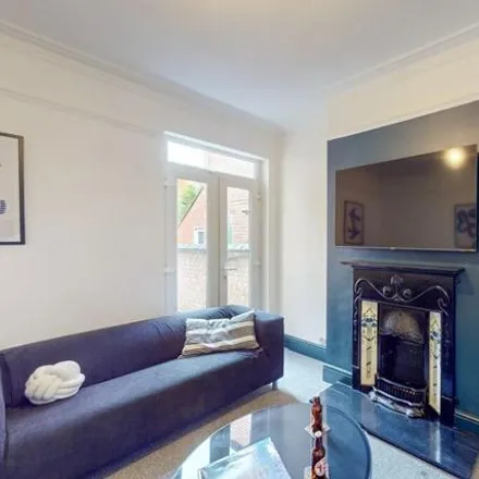 Rent this 5 bed townhouse on Kirby Road in Leicester, LE3 6BD