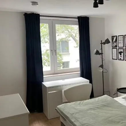 Rent this 3 bed room on Holzgraben 13 in 60313 Frankfurt, Germany
