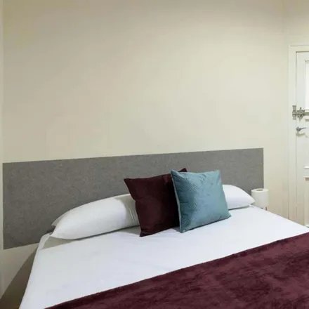 Rent this 1 bed room on Calle del Duque de Sesto in 33, 28009 Madrid