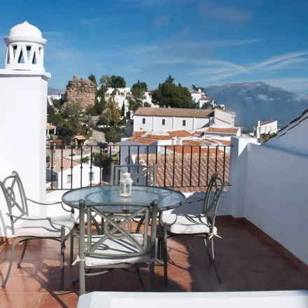 Rent this 2 bed house on Calle Iglesia in 29195 Comares, Spain